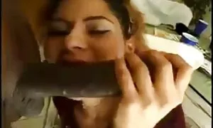 Latina MILF suucht e ...